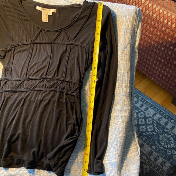 Studio M Fitted Tunic with Geometric/Greek Styling - Picture 7 of 11